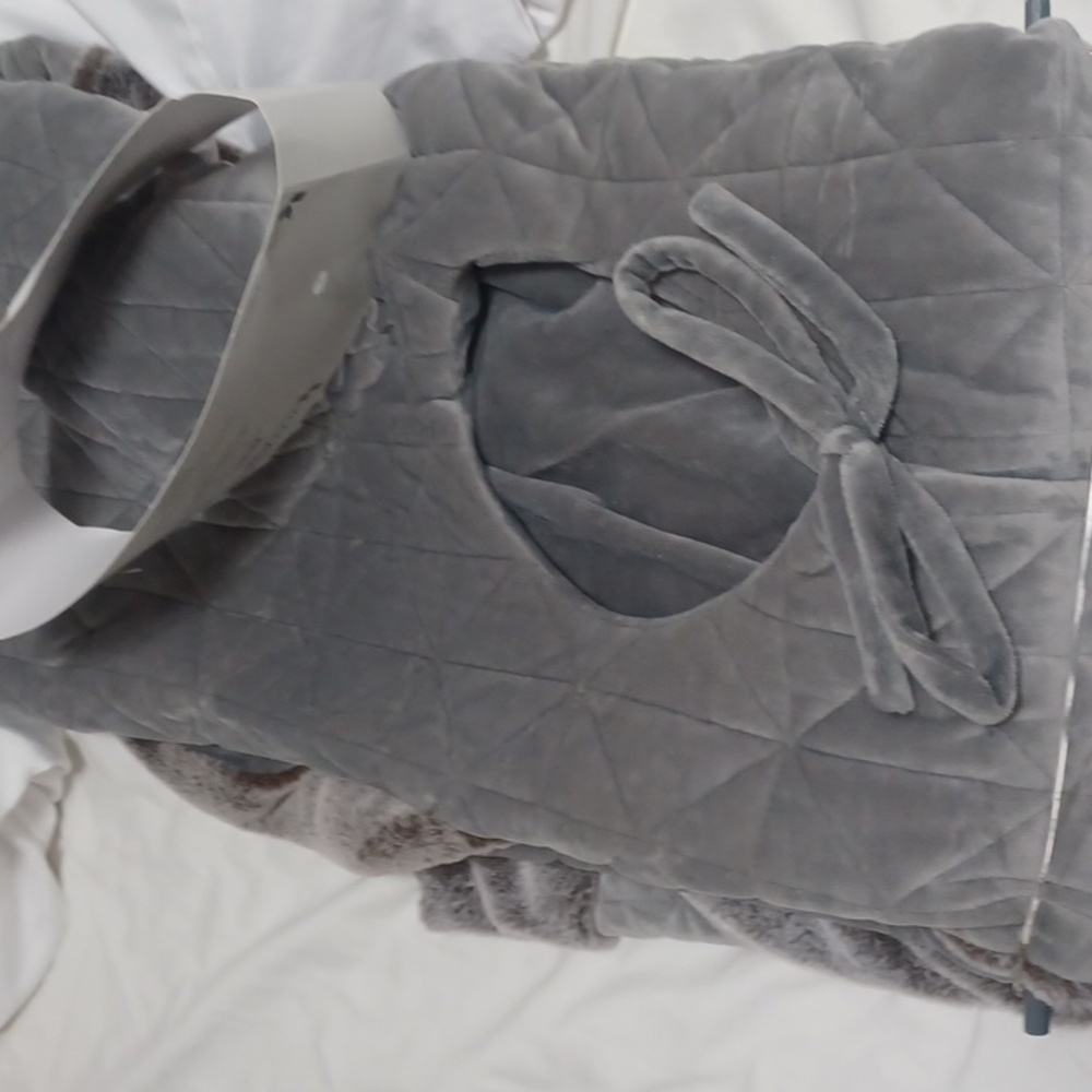 Koolaburra by UGG Gray Soft Quilted Tree Skirt - Picture 3 of 6